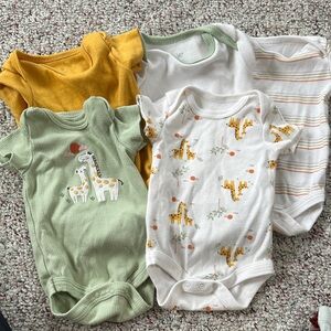 Gender neutral 0-3 month super soft set of 5 onesies